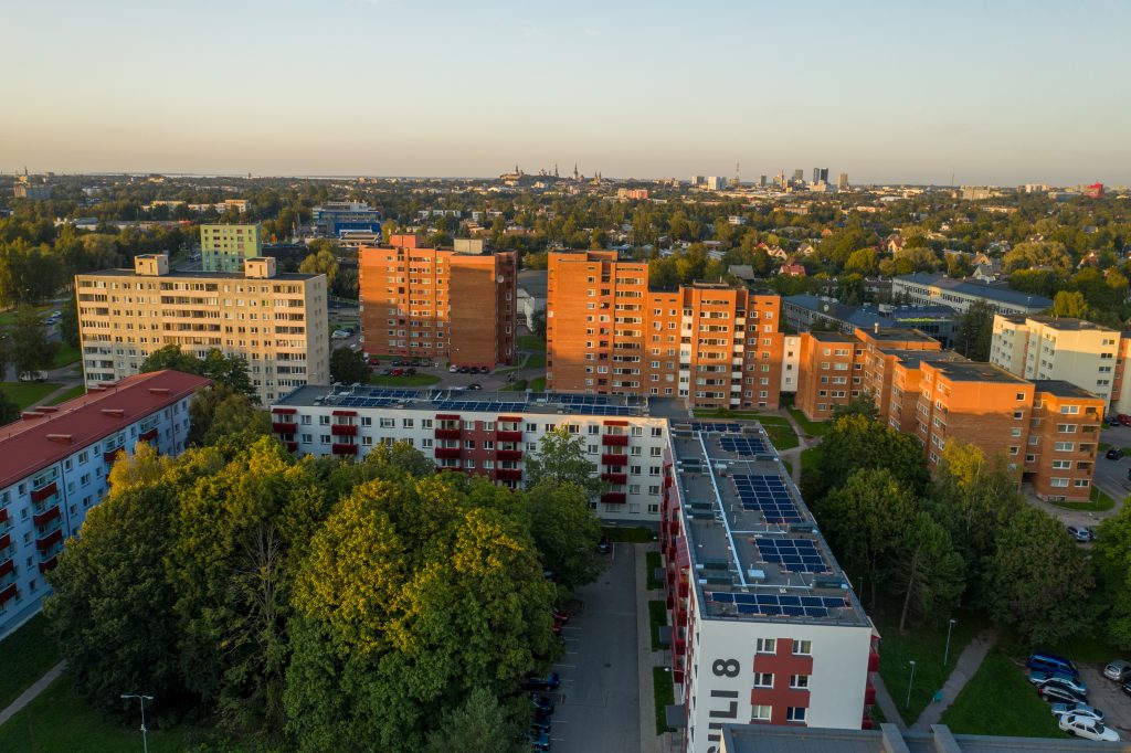 Solar power stations for apartment buildings with flat roofs in Tallinn